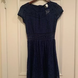 Forever 21 navy lace dress size 6 NEVER WORN